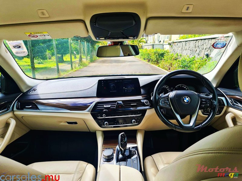2018' BMW 530 e Luxury Line eDrive photo #6