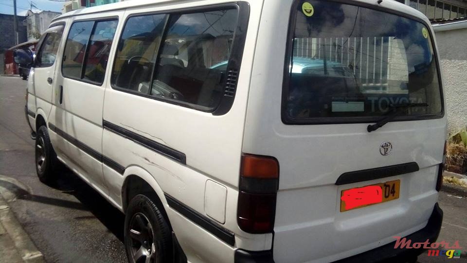 2004' Toyota HIACE photo #5