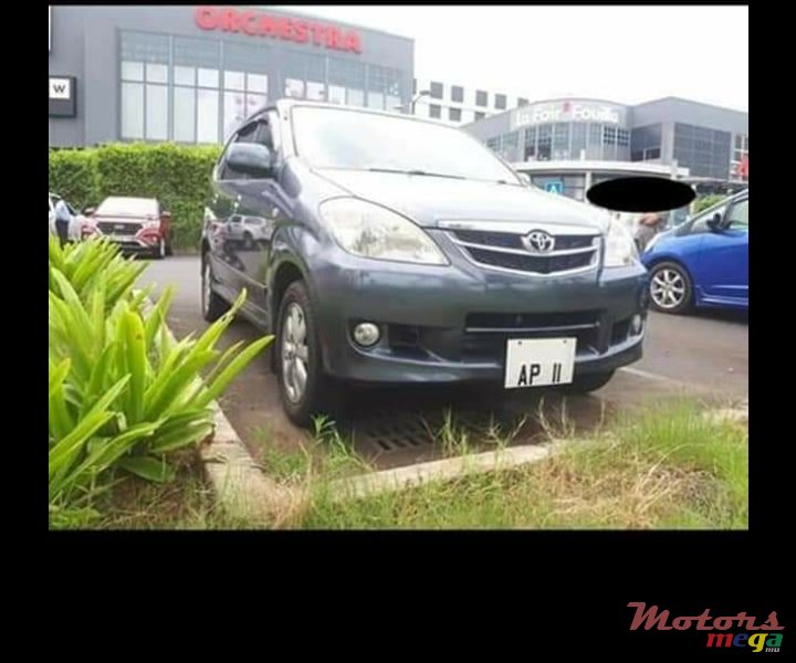 2011' Toyota Avanza photo #3