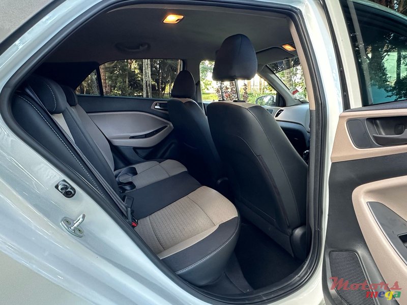 2016' Hyundai i20 photo #6
