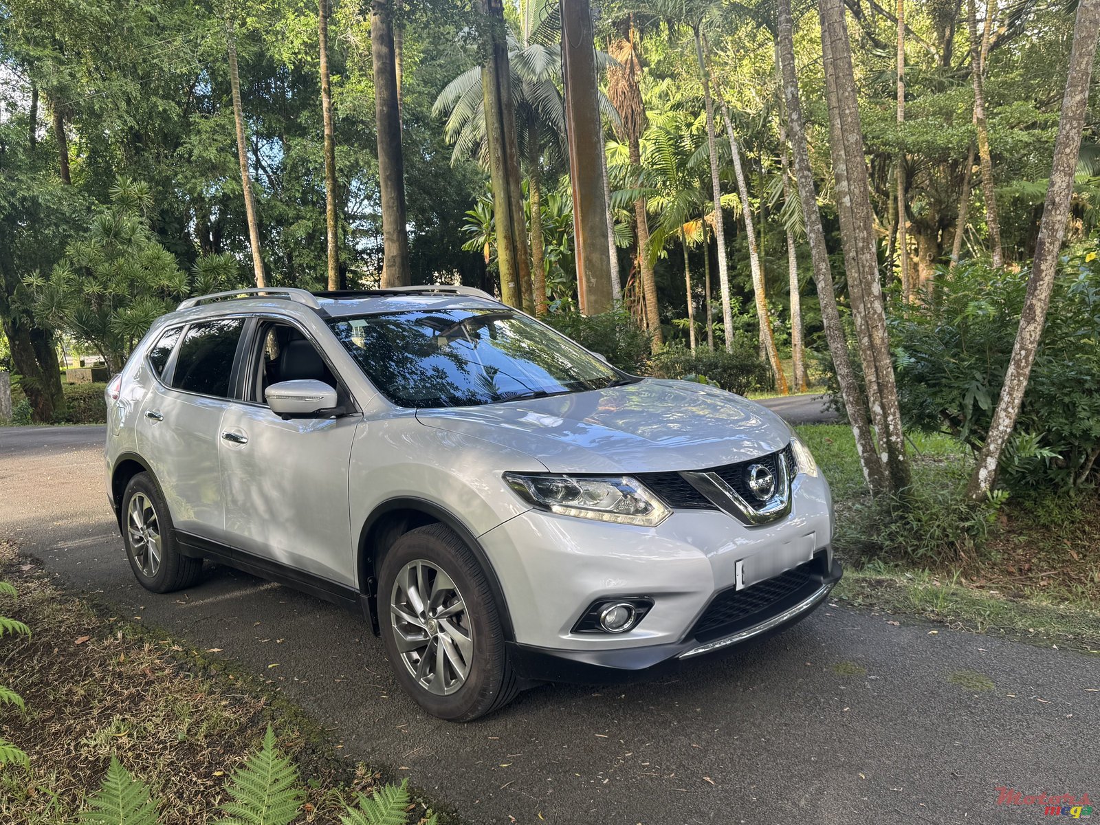 2015' Nissan X-trail 7 seater photo #1