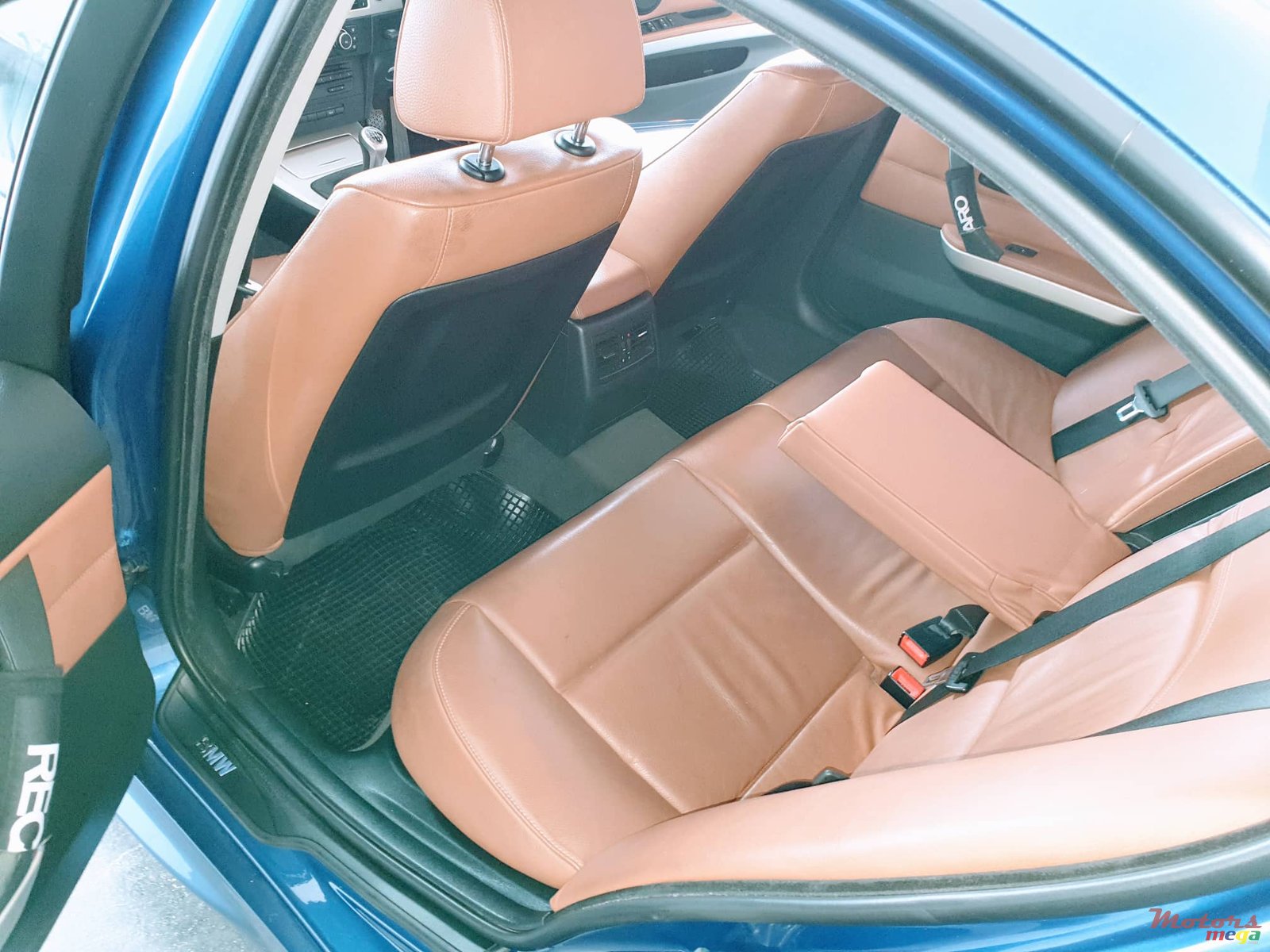 2010' BMW 318 photo #5