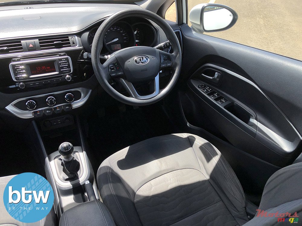 2015' Kia Rio photo #5