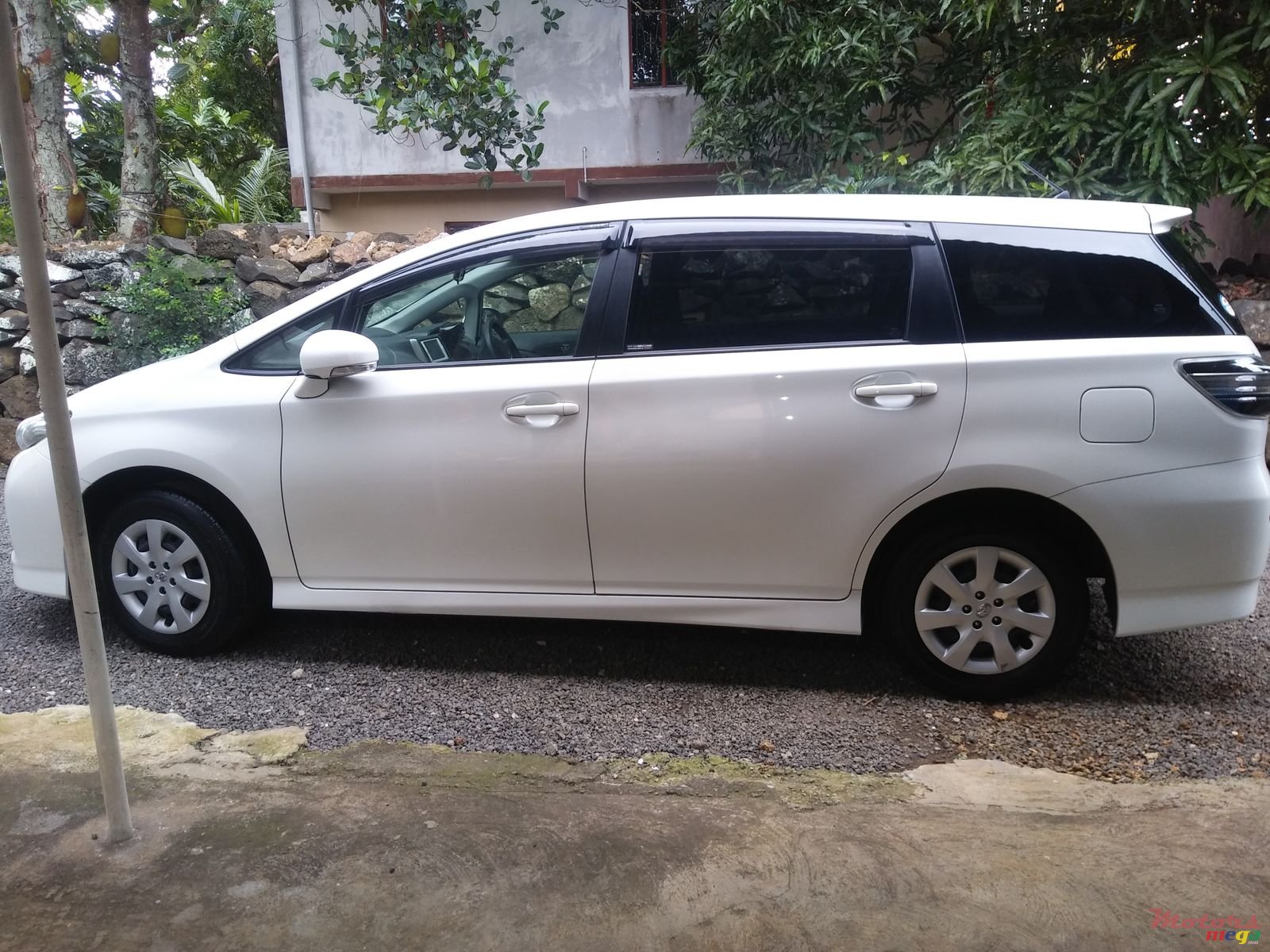 2013' Toyota Wish photo #4