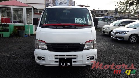 2003' Nissan Urvan photo #1