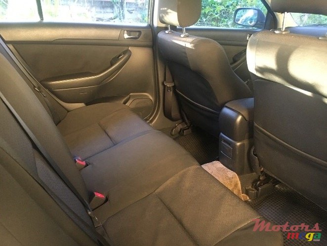 2006' Toyota Avensis photo #5