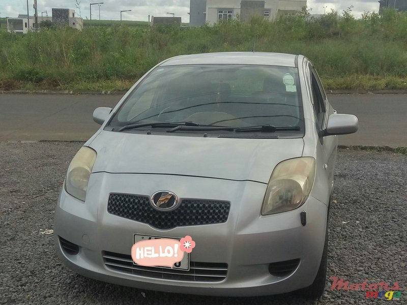 2006' Toyota Vitz photo #1