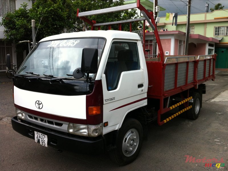 1995' Toyota Toyoace photo #1