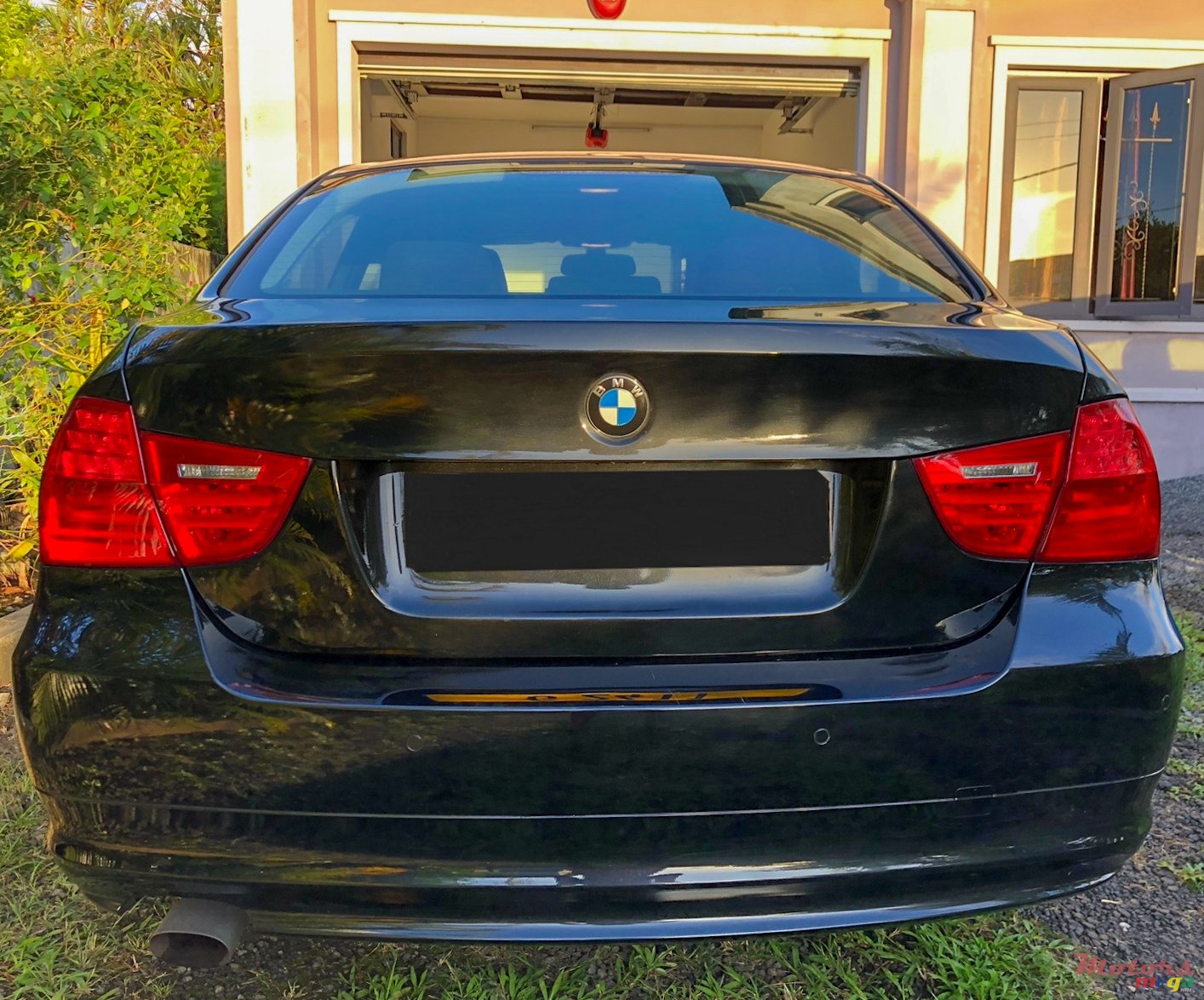 2009' BMW 3 Series E90 318i photo #1