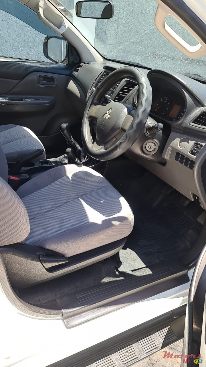 2017' Mitsubishi L 200 photo #4