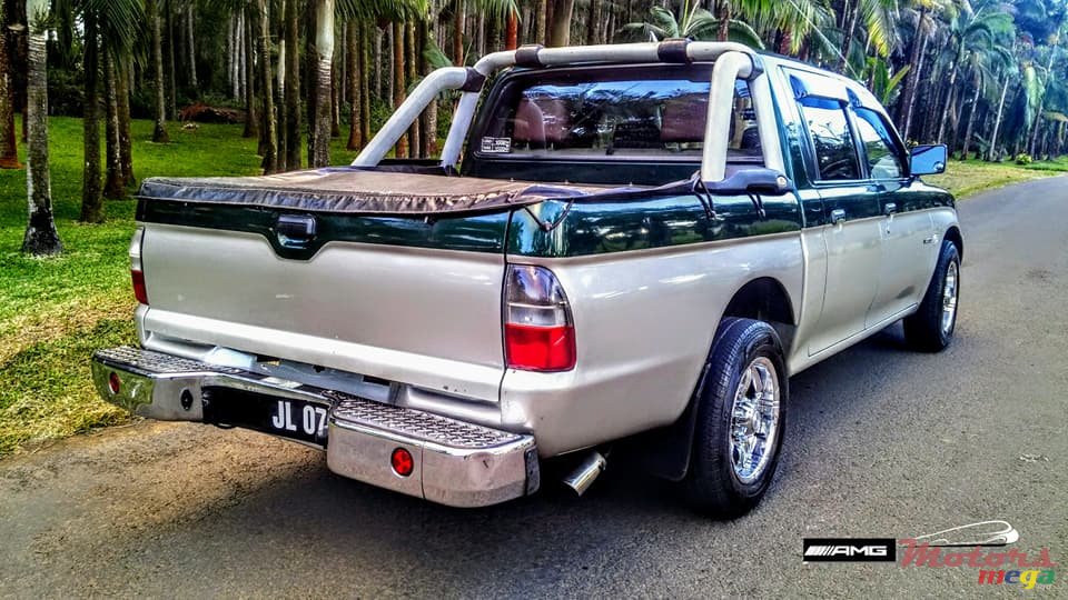 2007' Mitsubishi L200 Warrior 2.9D photo #3