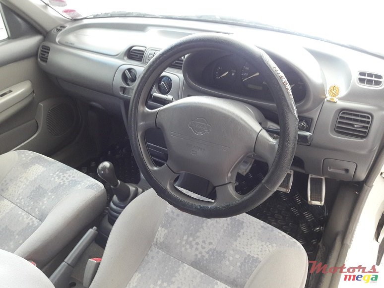 2000' Nissan March photo #3