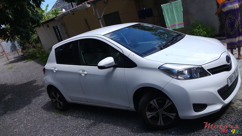 2011' Toyota Vitz photo #2