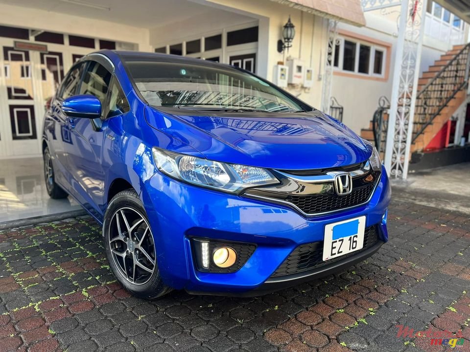 2016' Honda Fit hatch back photo #1