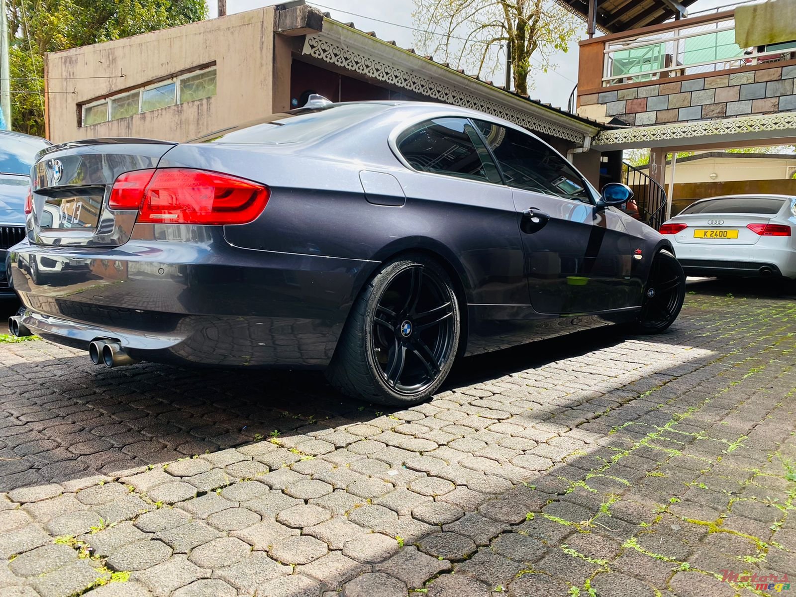 2007' BMW 3 Series Coupe 325 i photo #1