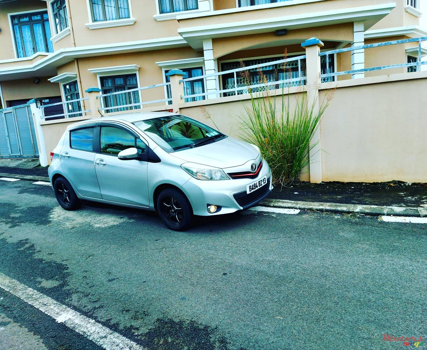 2013' Toyota Vitz Dorigine photo #2