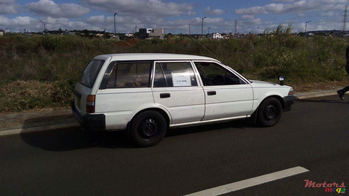 1989' Toyota photo #2