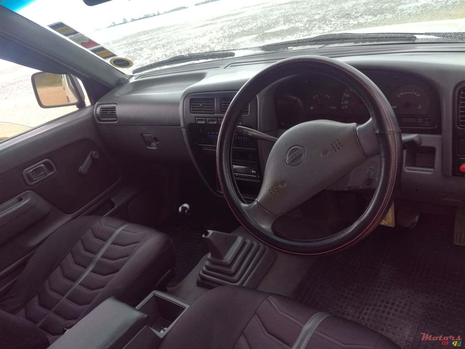 2004' Nissan Navara photo #2