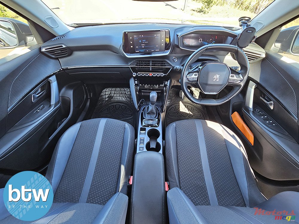 2021' Peugeot 2008 photo #6