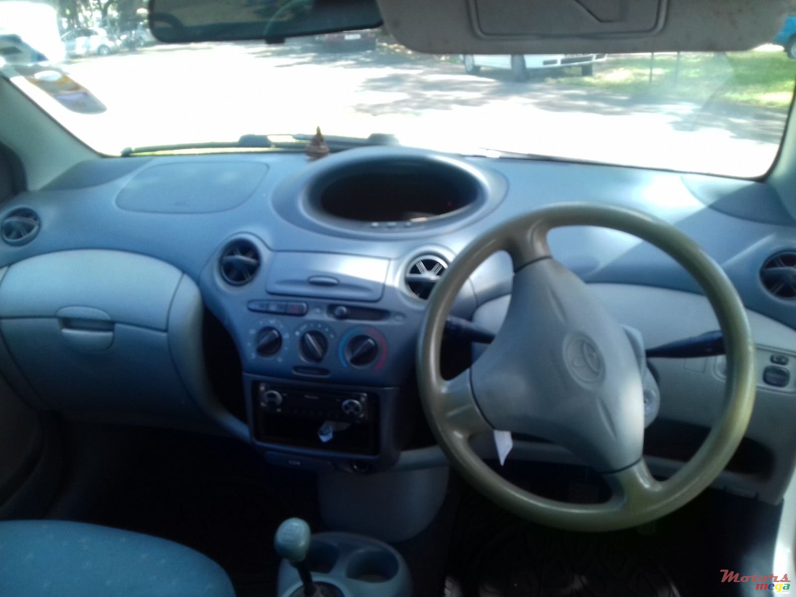 1999' Toyota Vitz photo #2