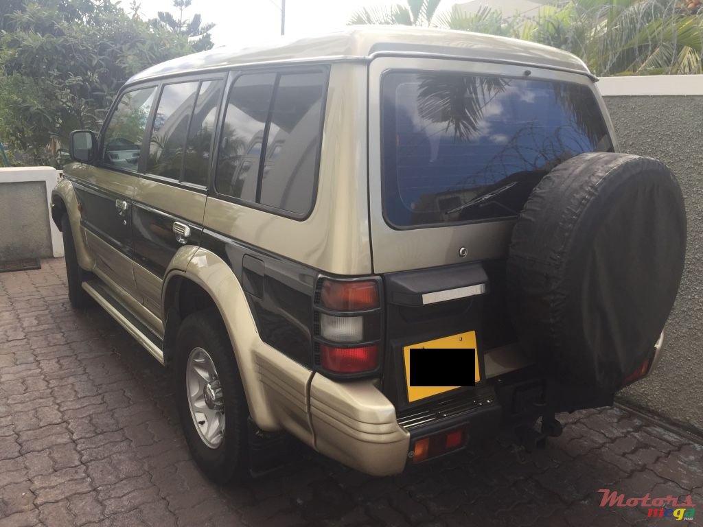 1997' Mitsubishi Pajero photo #1