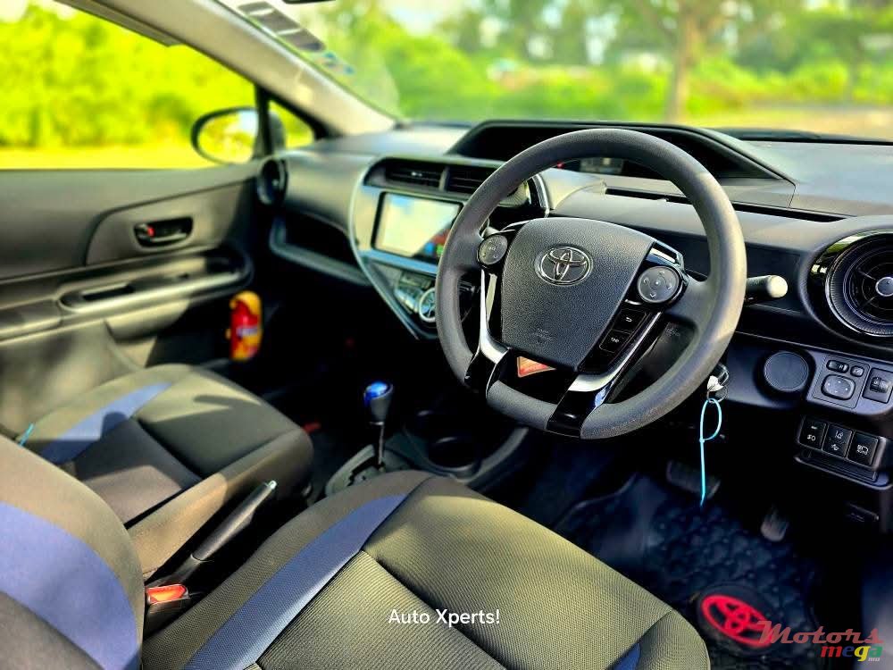 2017' Toyota Aqua photo #5