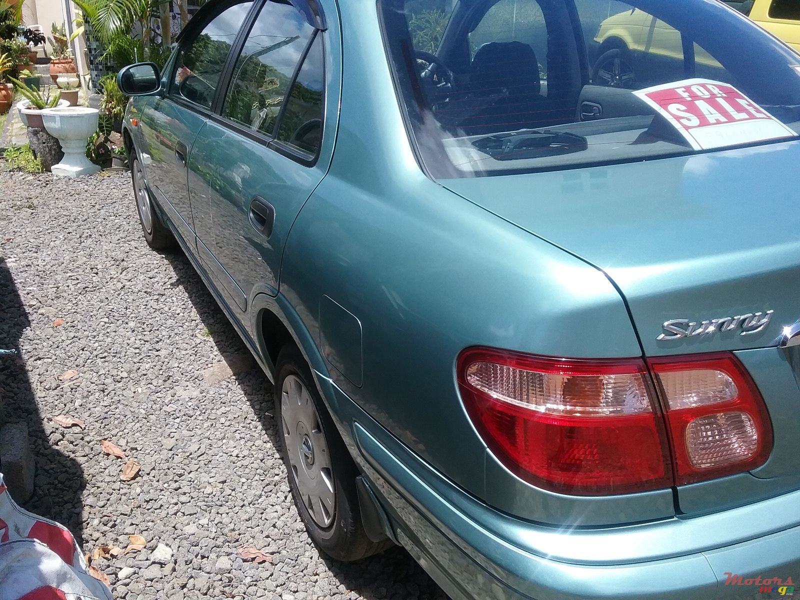 2002' Nissan photo #1