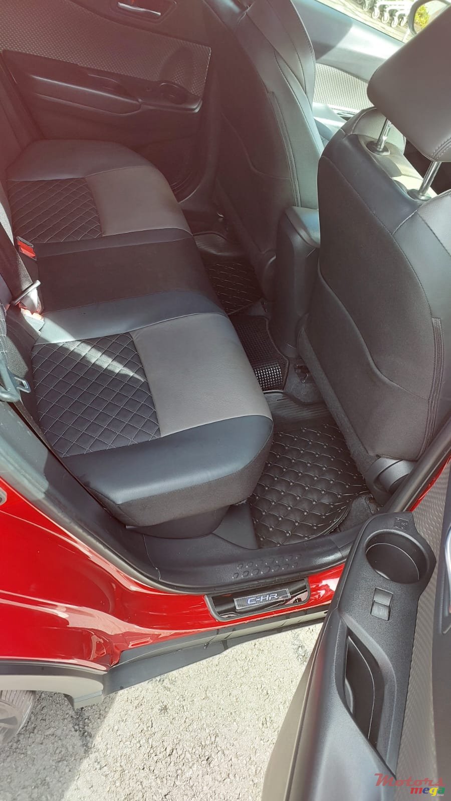 2020' Toyota C-HR photo #5