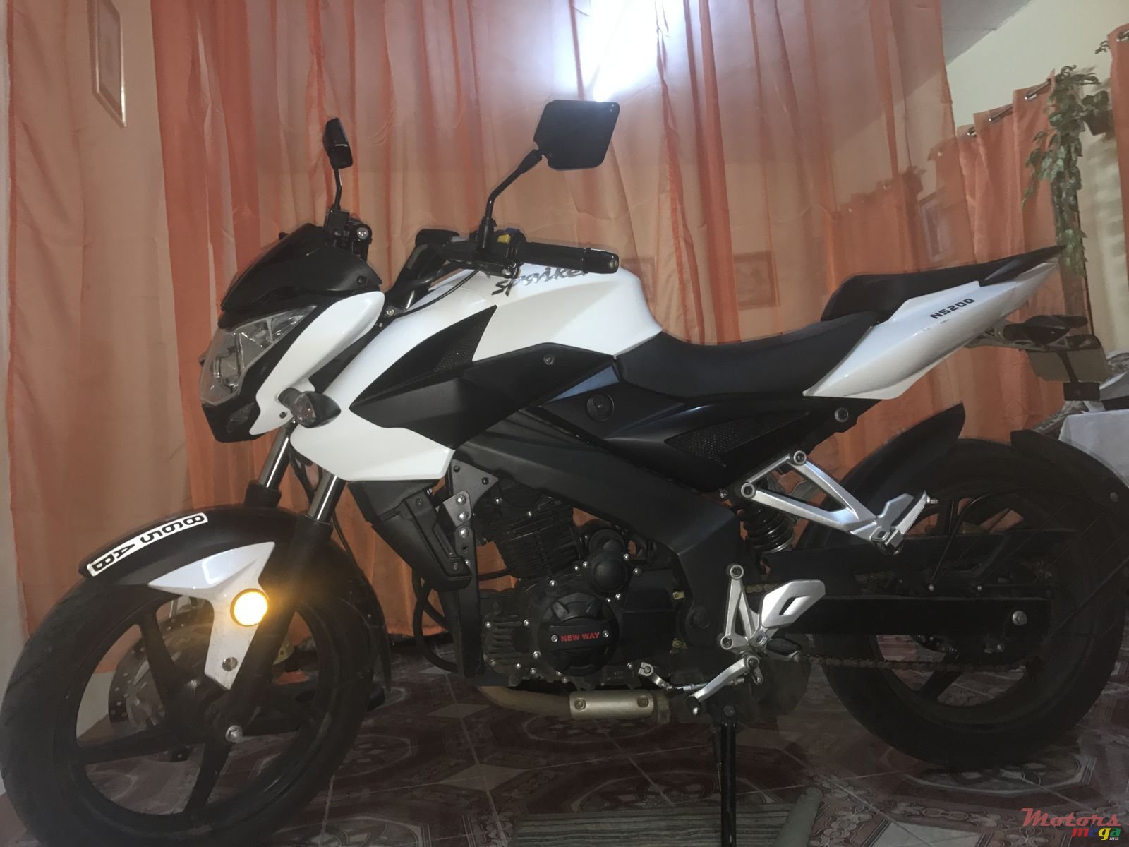 2017' Bajaj photo #2