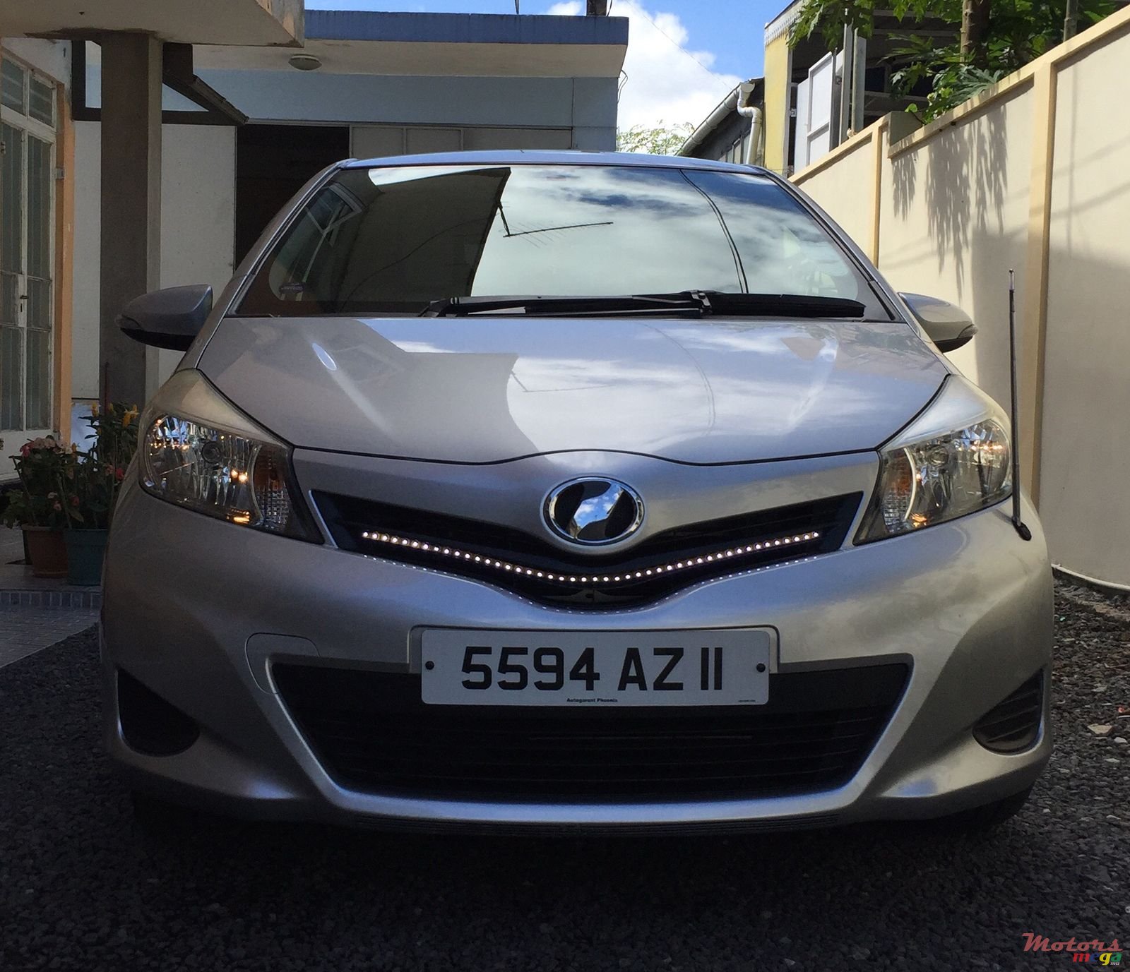 2011' Toyota Vitz photo #1