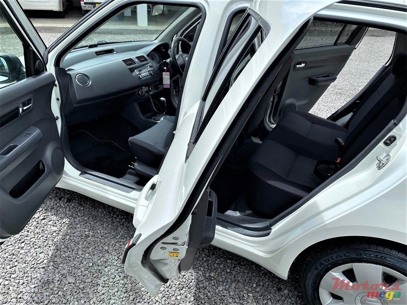2010' Suzuki Swift Auto 1.3L JAPAN photo #4