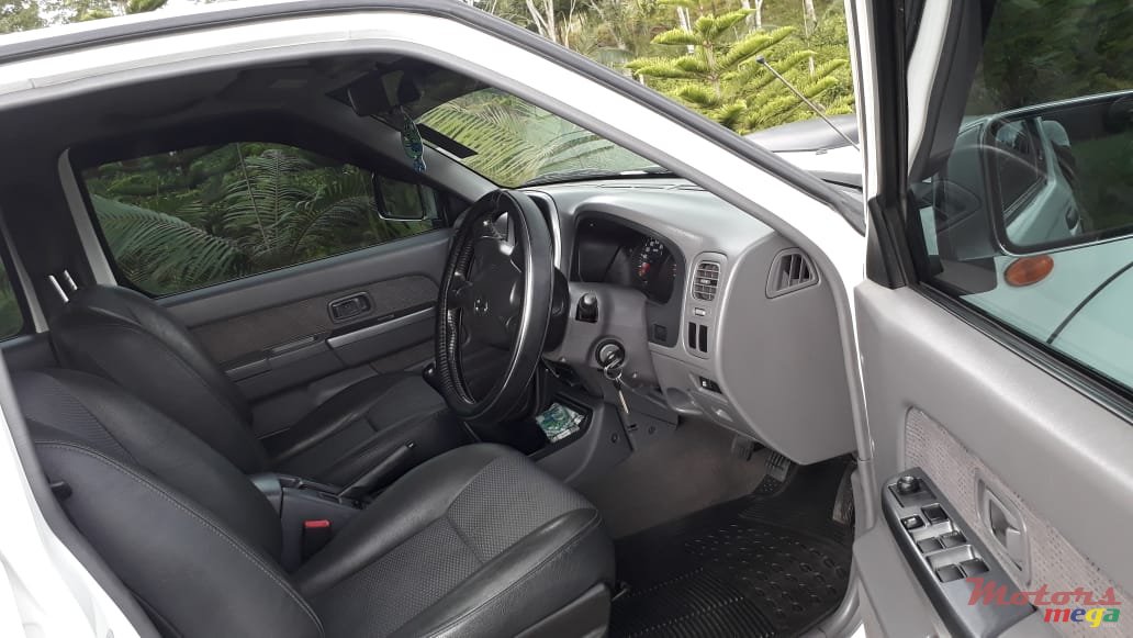 2013' Nissan NP300 Hardbody photo #6