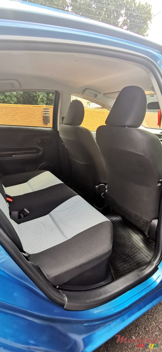 2013' Toyota Aqua photo #3