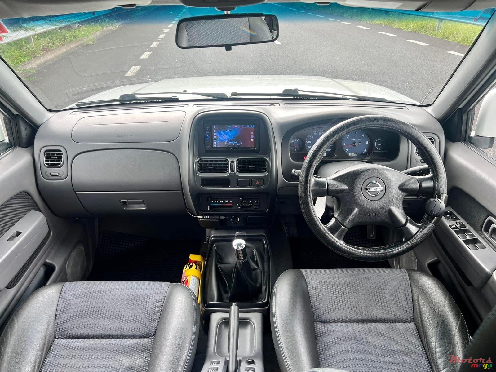 2009' Nissan Hardbody photo #4