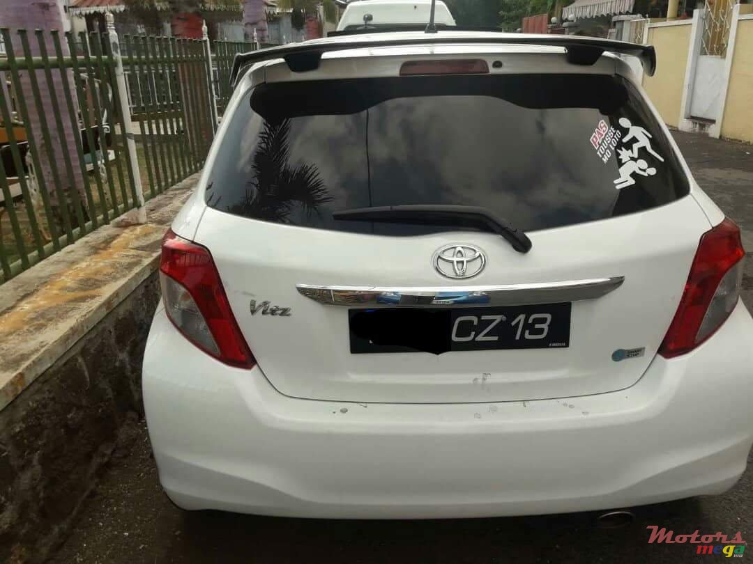 2013' Toyota Vitz photo #2