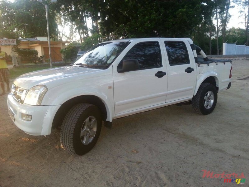 2005' Isuzu D-Max photo #4