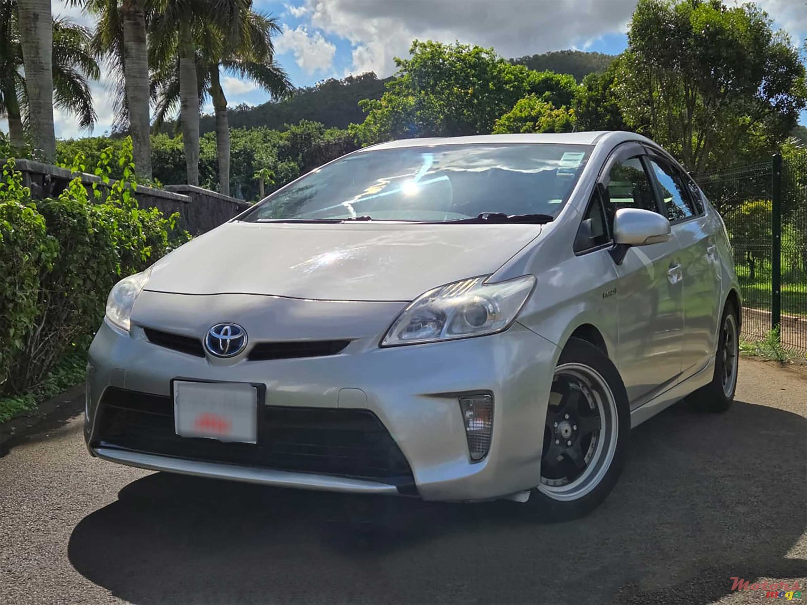 2013' Toyota Prius 1.8 Hybrid photo #1