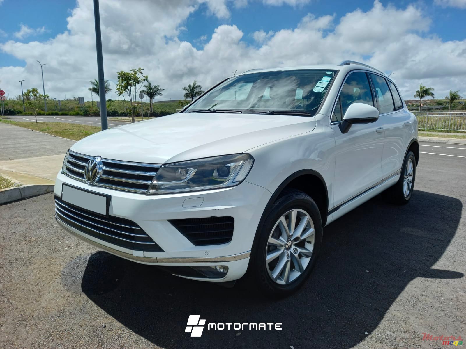 2015' Volkswagen Touareg 2 TDI photo #2