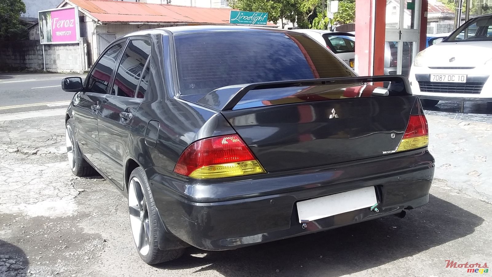 2002' Mitsubishi Lancer photo #4