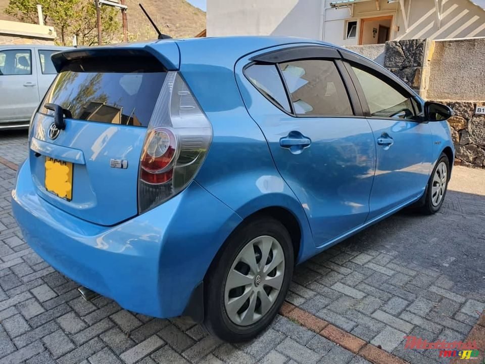 2012' Toyota Aqua photo #4