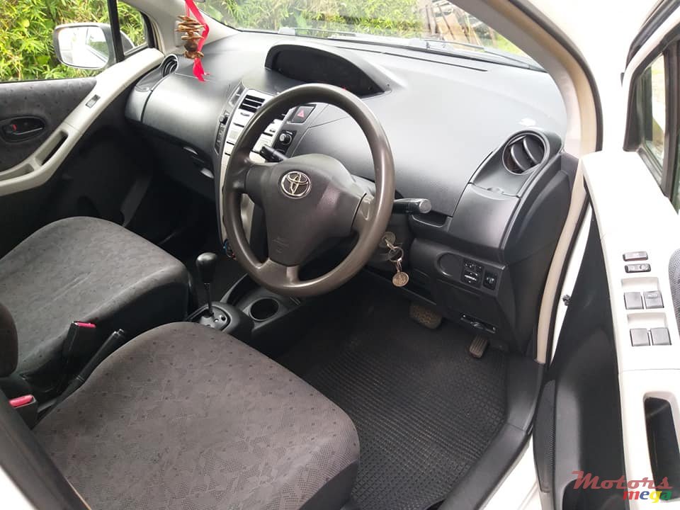 2008' Toyota Vitz [1000cc AUTO ] photo #4