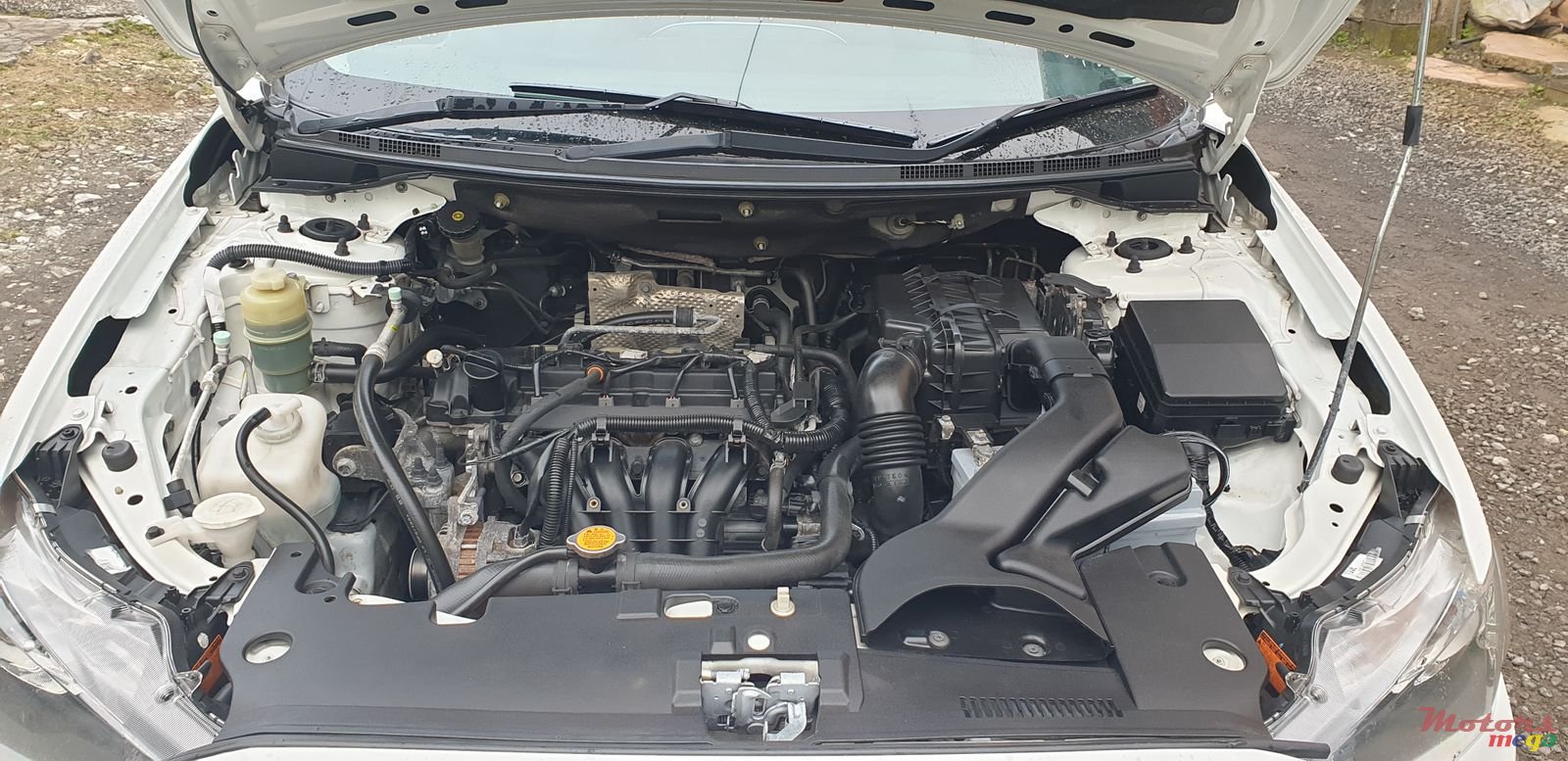 2012' Mitsubishi Lancer Ex photo #3