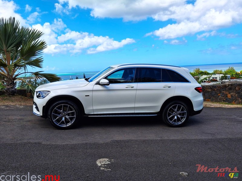 2020' Mercedes-Benz GLC 300 e Urban 4 Matic photo #4