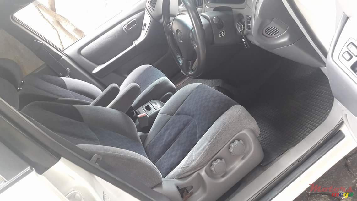 1998' Toyota Harrier photo #5
