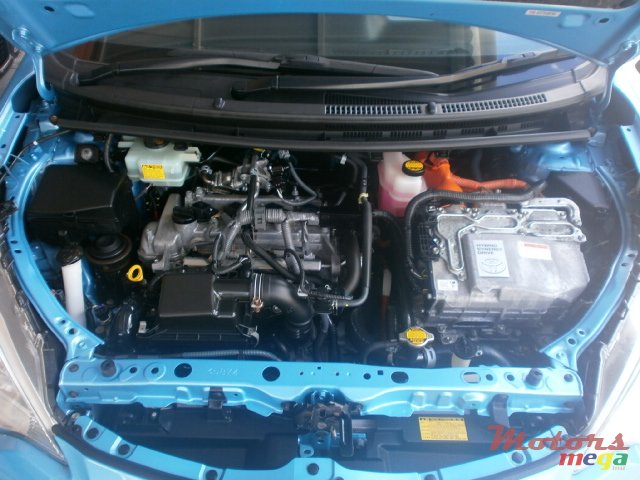 2012' Toyota Prius PRIUS C photo #4