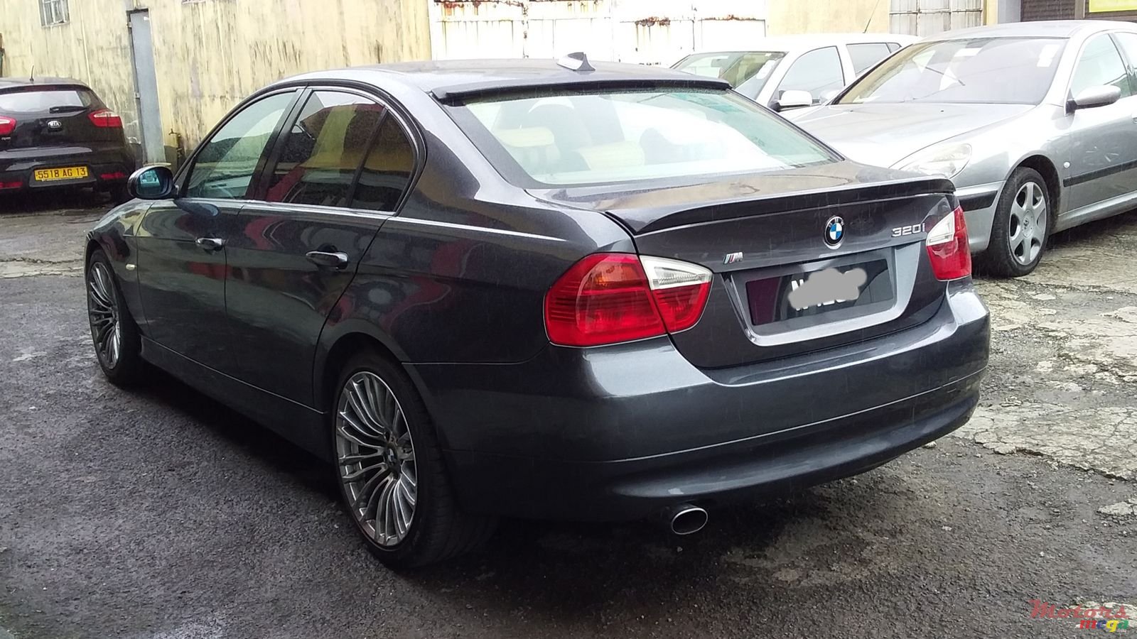 2005' BMW 3 Series 320i photo #4