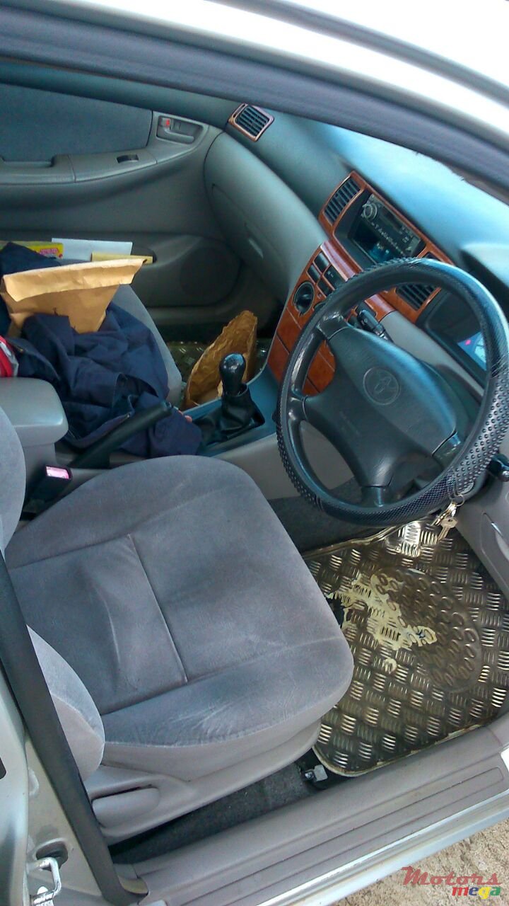 2000' Toyota photo #2