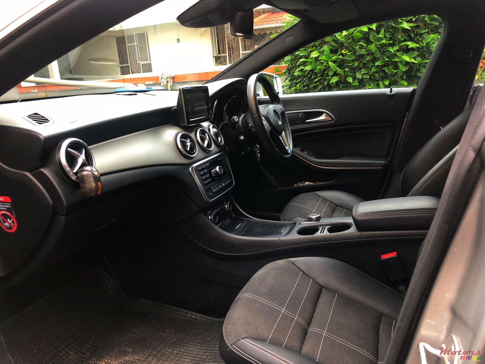 2013' Mercedes-Benz CLA180 photo #4