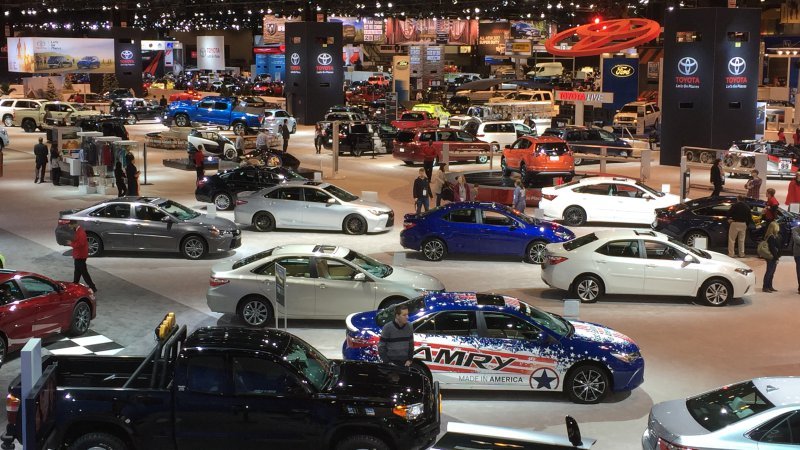 Chicago 2016: Almost 600 Vehicles, But Only 18 with a Plug