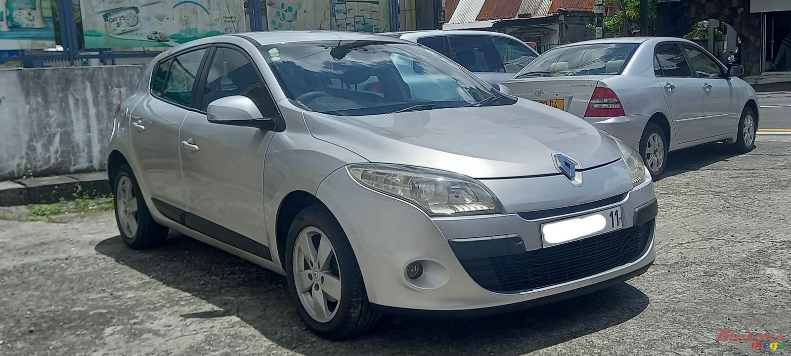 2011' Renault Megane photo #1